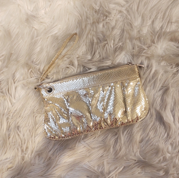 SOLD EXPRESS | GOLD SNAKESKIN EVENING WRISTLET